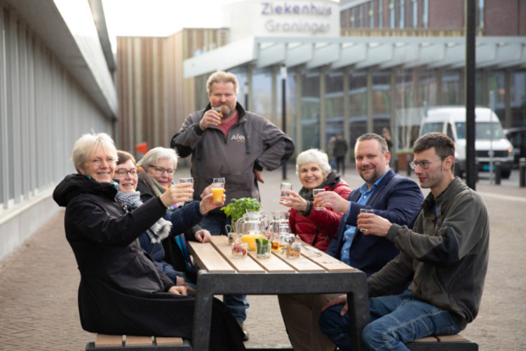 Extra buitenmeubilair voor ziekenhuis